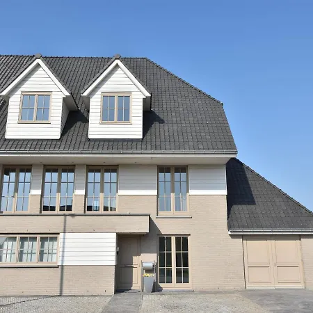 Spacious Holiday In Middelkerke With Jacuzzi Lombardsijde