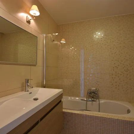 Spacious Holiday In Middelkerke With Jacuzzi Nyaraló *