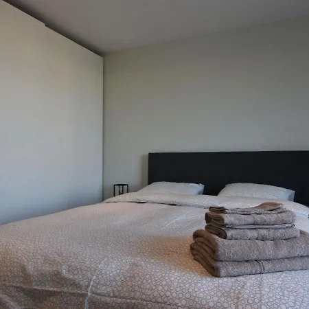 Spacious Holiday In Middelkerke With Jacuzzi * Lombardsijde